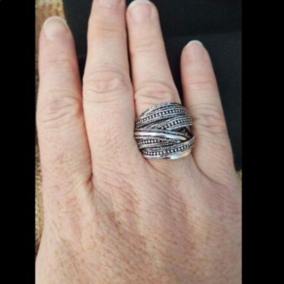 🌟SIZE 8 LEFT🌟CHUNKY STATEMENT RING - Picture 3 of 6